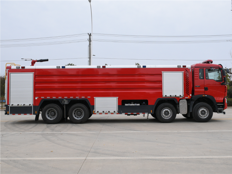 重汽豪沃25噸水罐消防車(chē)