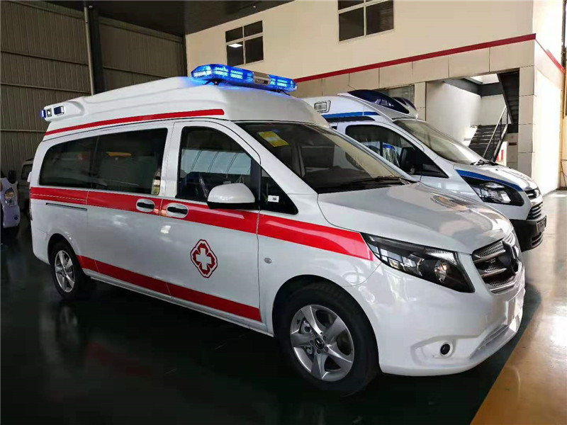 國六奔馳威霆豪華監護型救護車